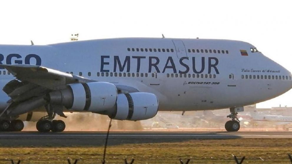 Los efectivos ingresaron con orden judicial en busca de elementos de interés para la pesquisa, como computadoras personales o "pendrives".