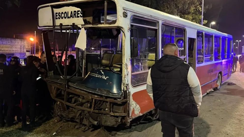 Así quedó el micro escolar que había sido robado, tras la intensa persecución.