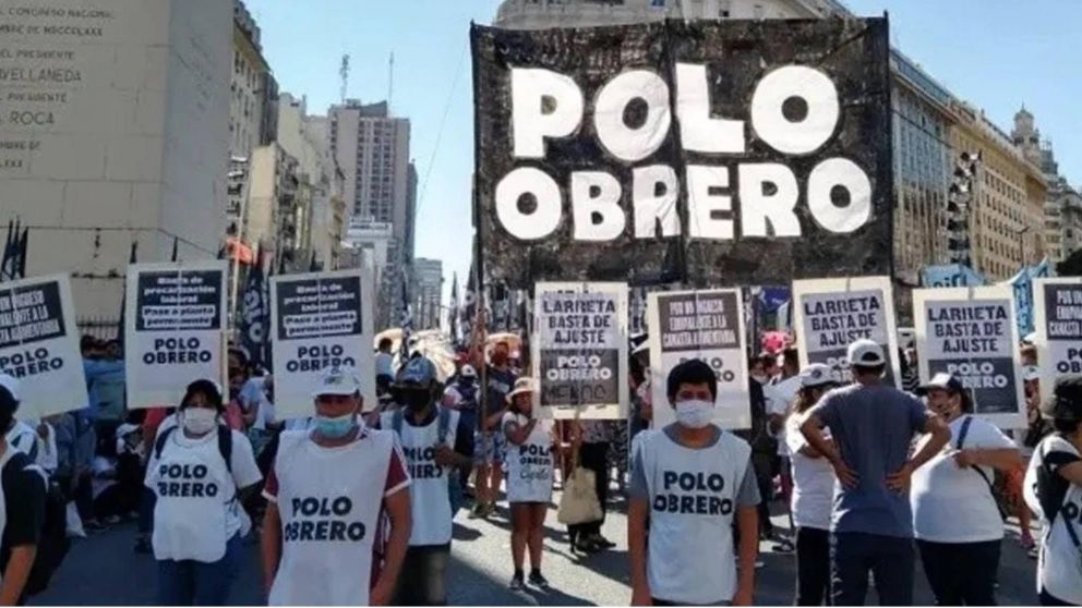 Organizaciones piqueteras definen un plan de lucha en un plenario nacional en el Obelisco.