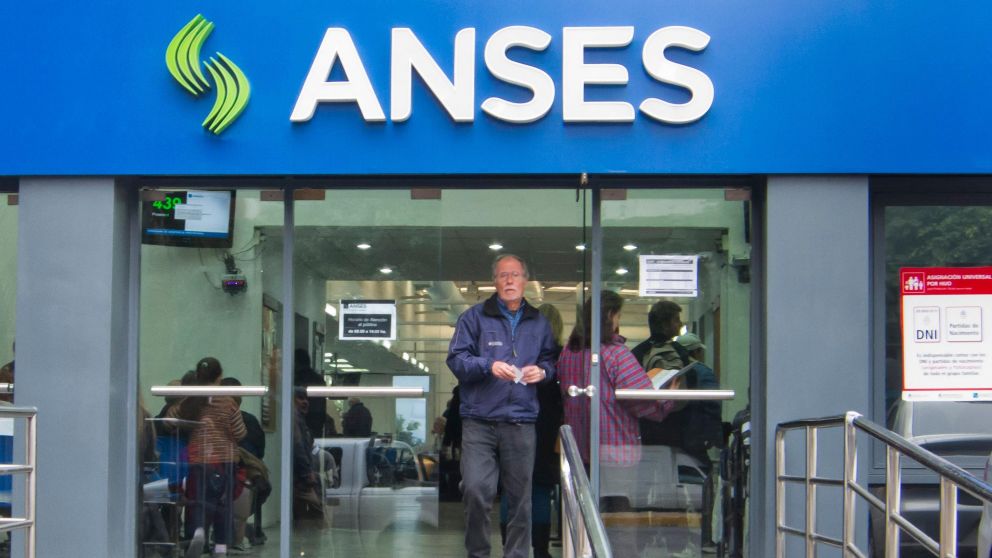 ANSES paga la segunda cuota del bono de $18.000: cuándo cobro (Crónica/Archivo).