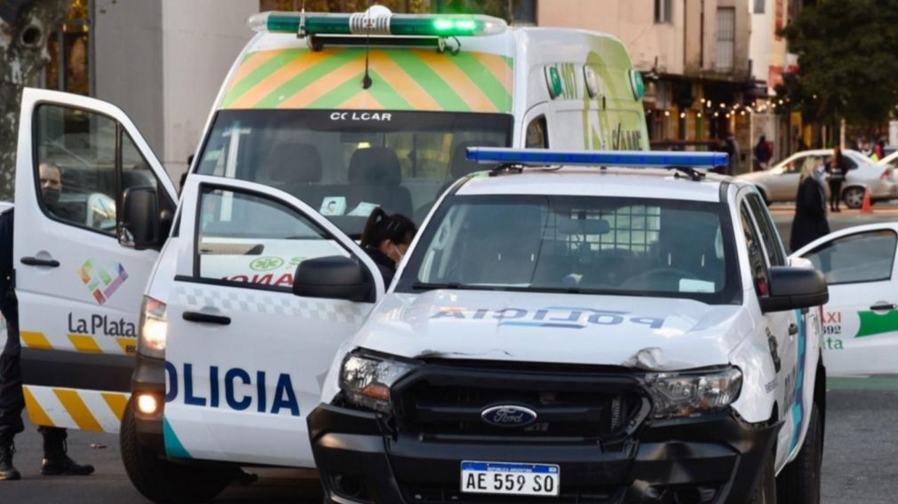 Un comisario chocó su moto contra una rambla y murió en Melchor Romero.