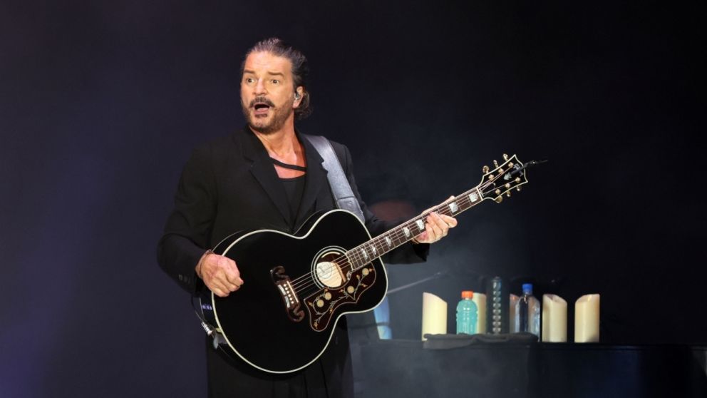 La mujer hizo que Ricardo Arjona se olvide la letra de la canci�n que estaba interpretando.