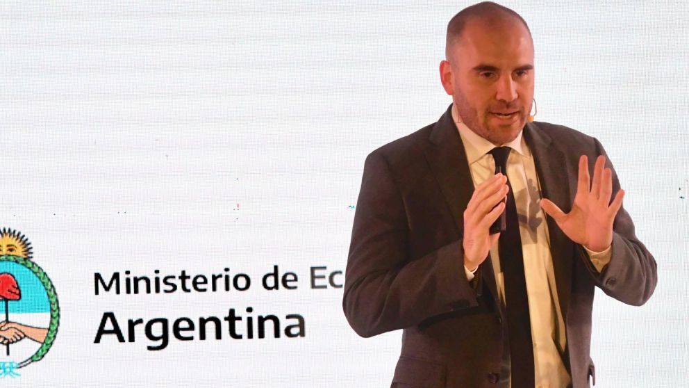 Martín Guzmán: "Abandonar la moneda es reconocer una derrota como Estado-Nación, lo que dañaría fuertemente a la República".