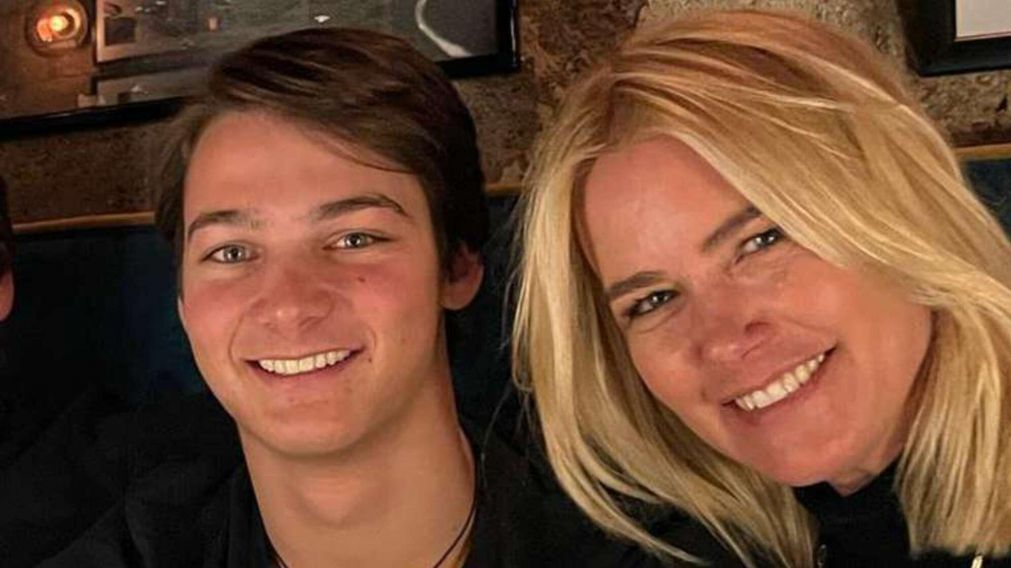 Valeria Mazza junto a Tiziano Gravier, su hijo mayor: el joven fue agredido a la salida de un boliche rosarino.