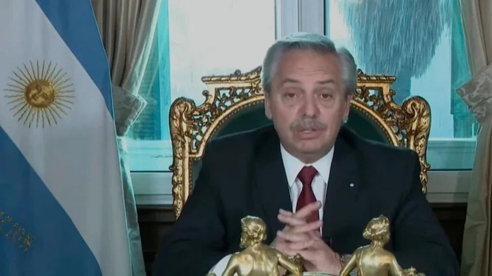 El mensaje del presidente Alberto Fernández recibió un tibio aplauso de quienes estaban en el Hotel Sheraton.