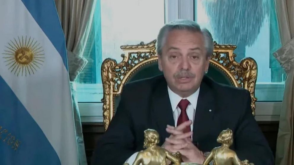 El mensaje del presidente Alberto Fernández recibió un tibio aplauso de quienes estaban en el Hotel Sheraton.