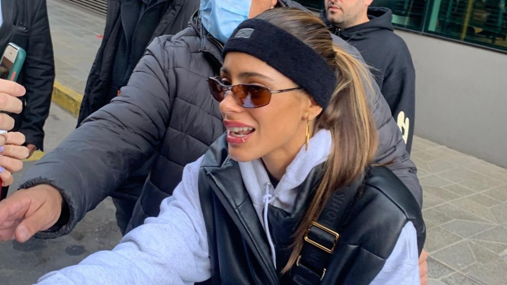 Tini Stoessel salió a saludar a sus fans antes del show en Córdoba.