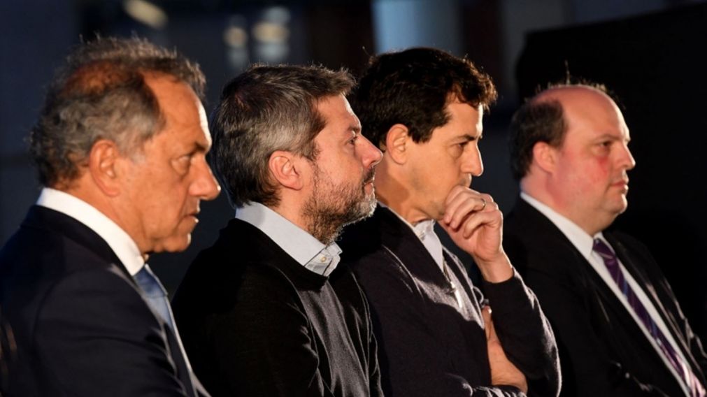 Daniel Scioli, Matías Lammens, Eduardo Wado de Pedro y el presidente de Aerolíneas Argentinas, Pablo Ceriani durante el lanzamiento de la campaña de invierno 2022.