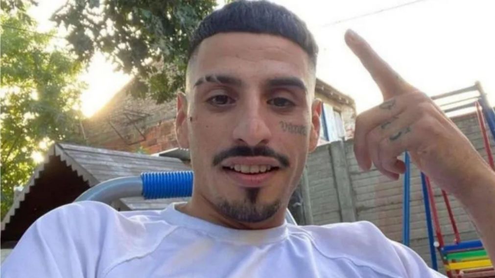 Uno de los primeros en rendir homenaje al artista fue El Polaco.