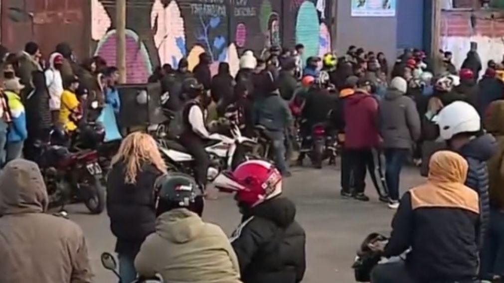 Más de 500 motos llegaron al lugar para darle el último adiós a Lautaro Coronel, conocido como El Noba.