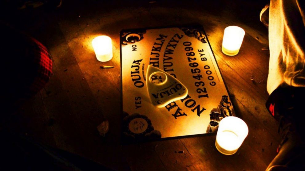 La Ouija y el "Juego de la Copa" pueden generar consecuencias en la vida de las personas.