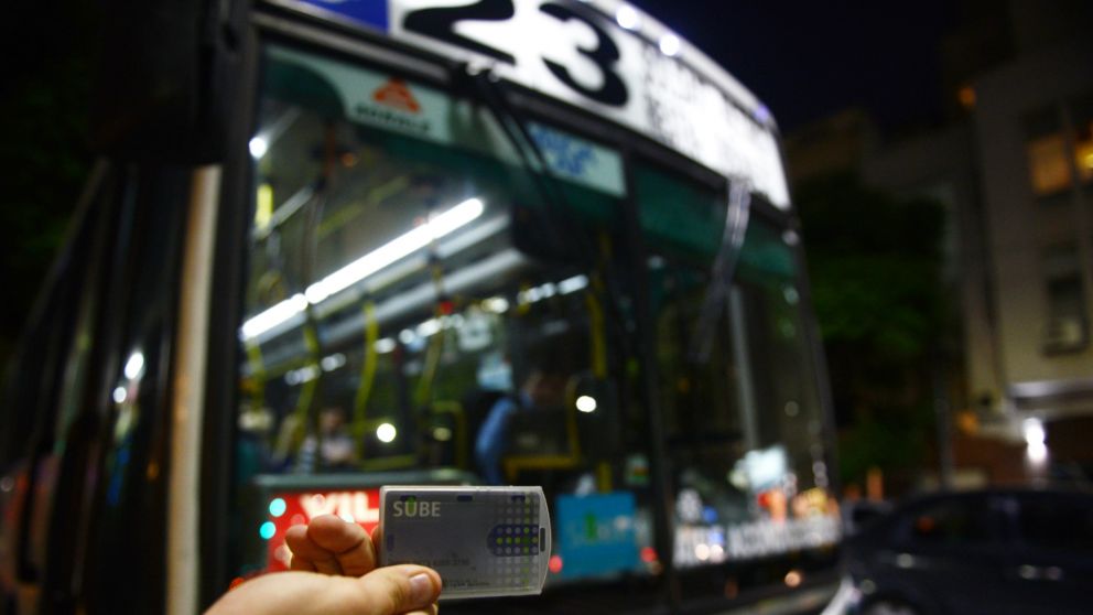 Las tarjetas SUBE preparadas para afrontar las nuevas tarifas (Cr�nica/Hern�n Nersesian).