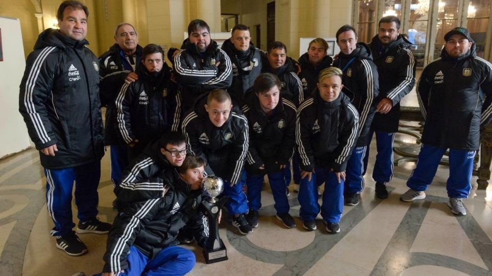La Selecci�n de Futsal para personas con s�ndrome de Down fue reconocida en la Legislatura Porte�a.