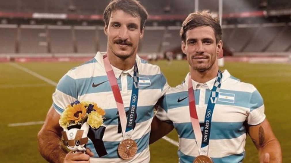 Felipe Del Mestre y su medalla de bronce en Tokio 2020, junto a Rodrigo Etchart (Instagram).