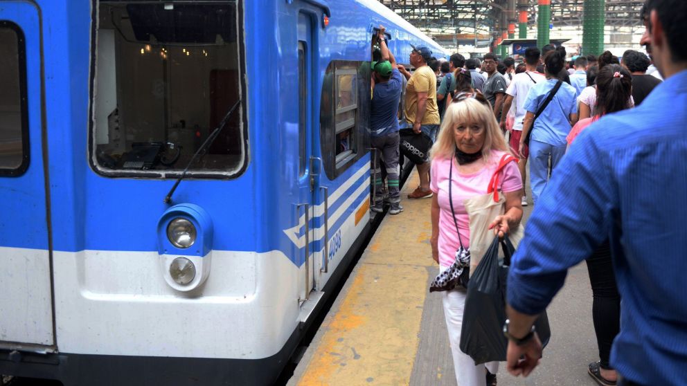 El servicio del tren, ramal Roca, se ver� afectado (Cr�nica/Nahuel Ventura).
