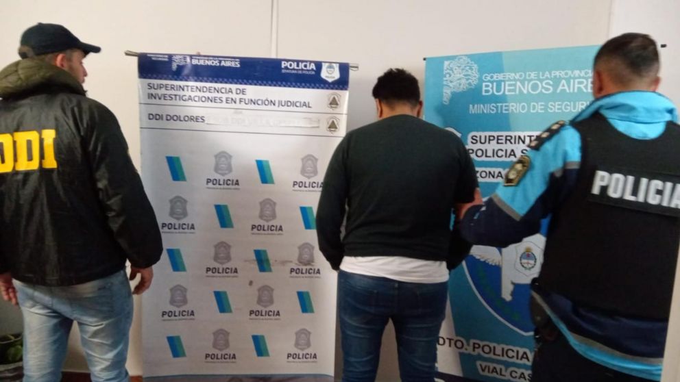 Uno de los sujetos que fue arrestado preventivamente por los investigadores.