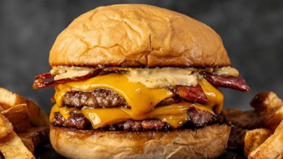 Pan de hamburguesas 100% casero, pero con el estilo de las casas de comidas rápidas.