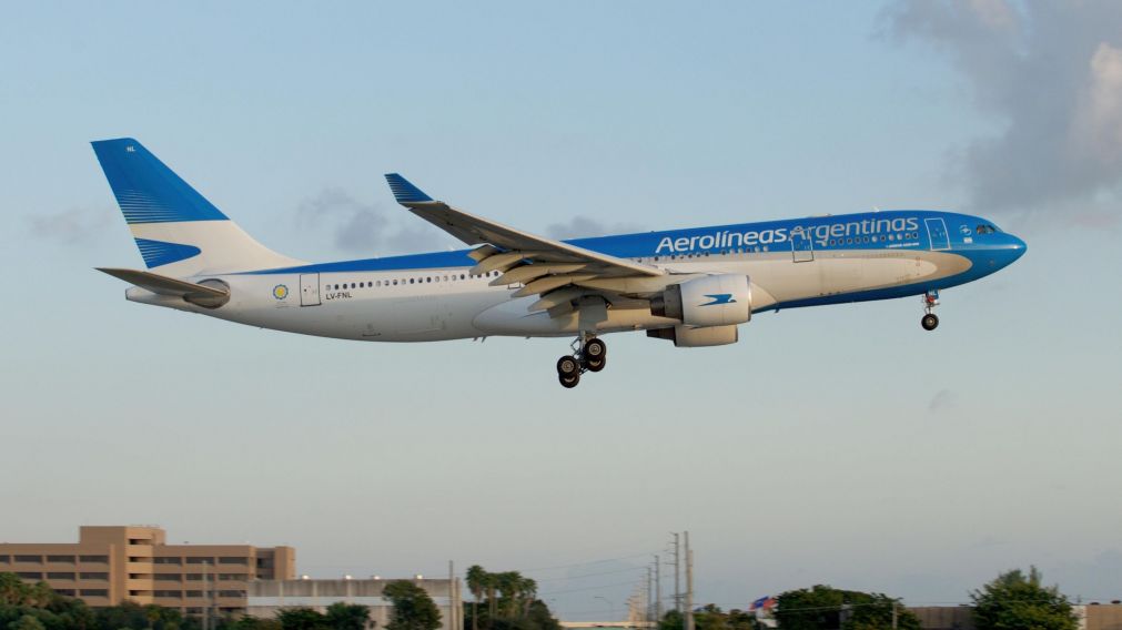 Aerolíneas Argentinas busca trabajadores con inglés avanzado para puestos de tiempo completo.