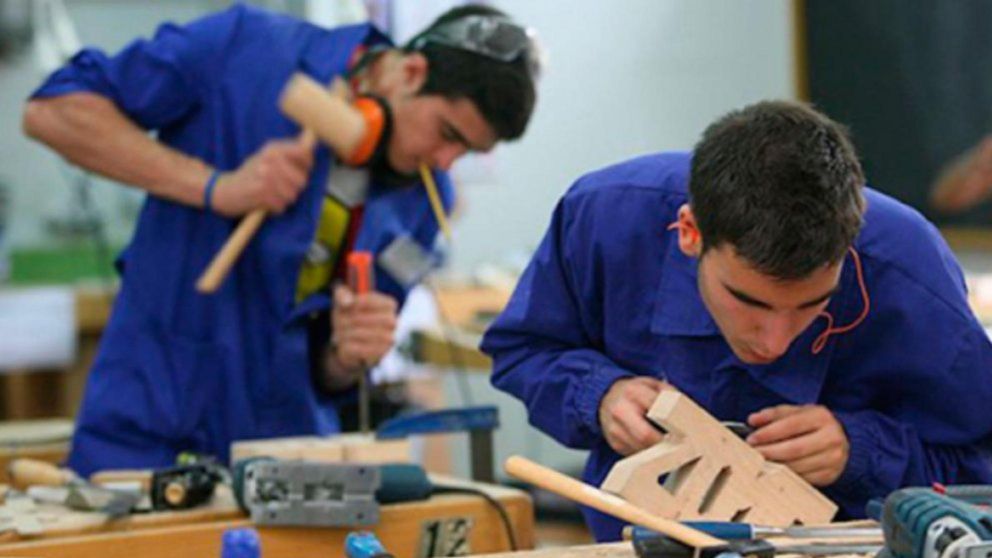 La reforma laboral del Gobierno modifica aspectos clave del empleo privado.