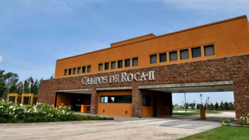 Una familia que reside en el barrio cerrado �Campos de Roca�, fue v�ctima de un violento asalto.  