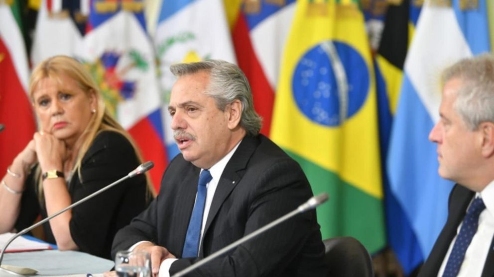 El presidente estuvo acompañado por el ministro de Educación, Jaime Perzyck, y la embajadora argentina ante la Unesco, Marcela Losardo.