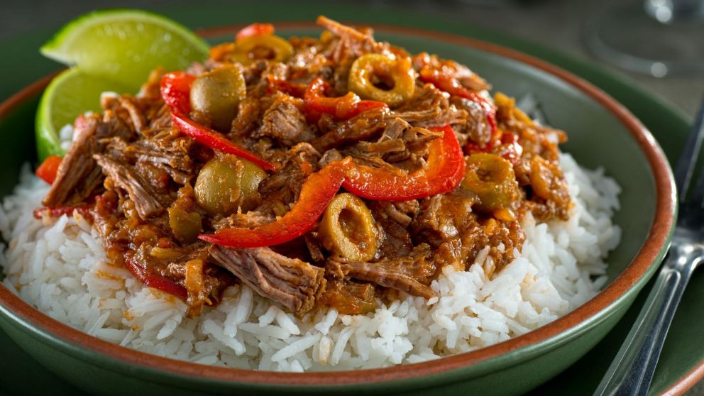 La carne mechada al horno puede incluir aceitunas y acompa�arse con fideos o arroz. (Imagen ilustrativa).