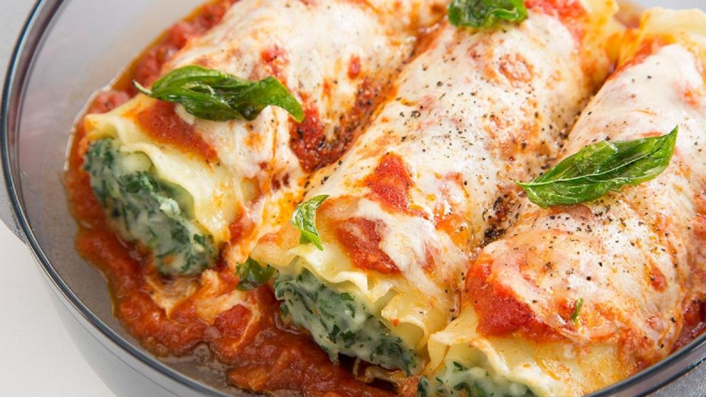 Te ense�amos a hacer los cl�sicos canelones con salsa roja y blanca.