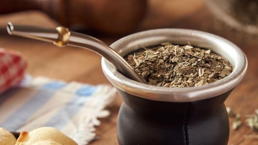 ¿Quién decretó la prohibición del mate y por qué?
