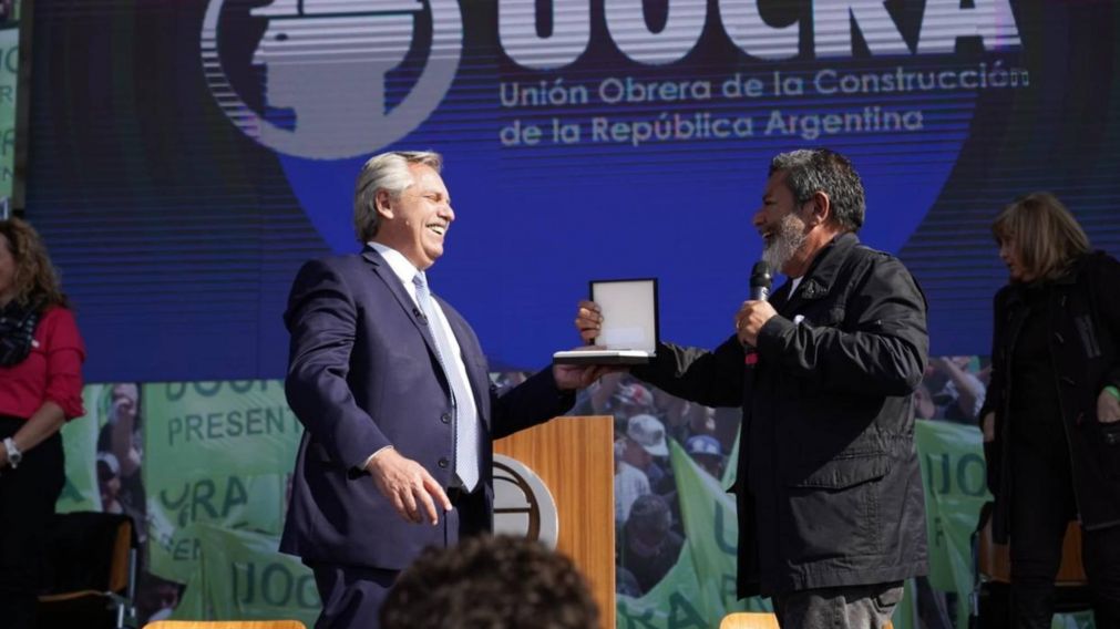 Gerardo Martínez: "El sistema argentino es presidencialista y por eso Alberto, acá están los trabajadores en respaldo de su gestión"..