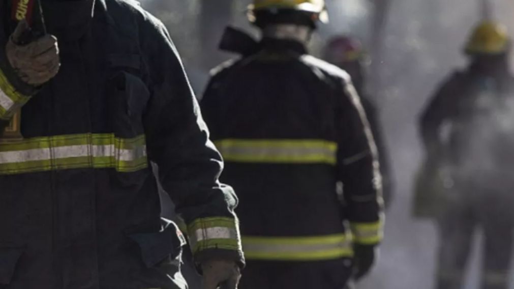 Bomberos Voluntarios trabajaron en el lugar y lograron controlar el fuego.