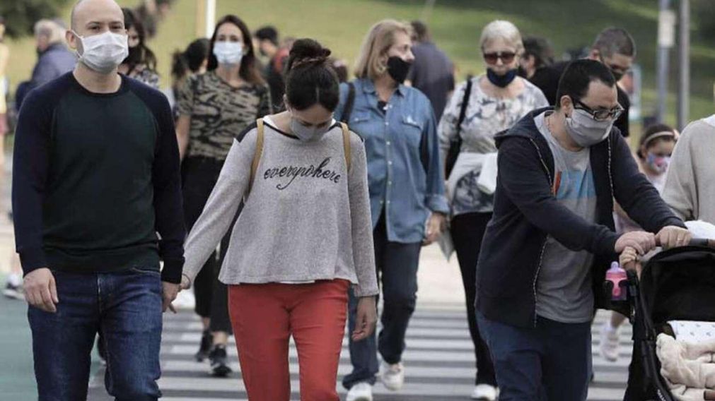 En cuatro semanas los contagios de coronavirus pasaron de 8.387 a 33.989 (Archivo/Télam).