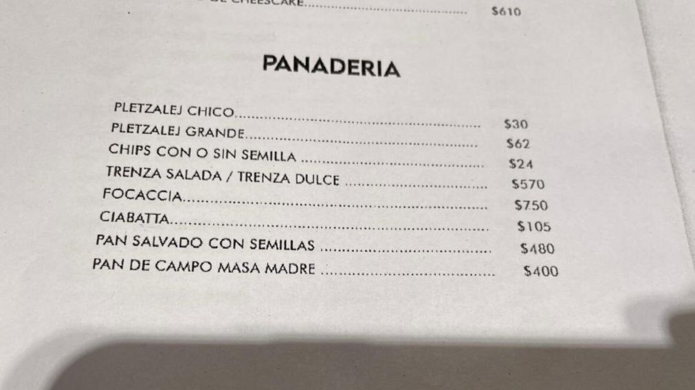 El economista Santiago Bulat se quejó de un insólito anuncio en la carta de un restaurante.