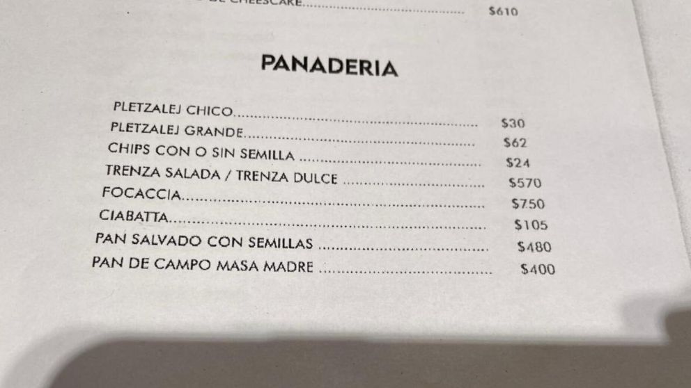 El economista Santiago Bulat se quejó de un insólito anuncio en la carta de un restaurante.
