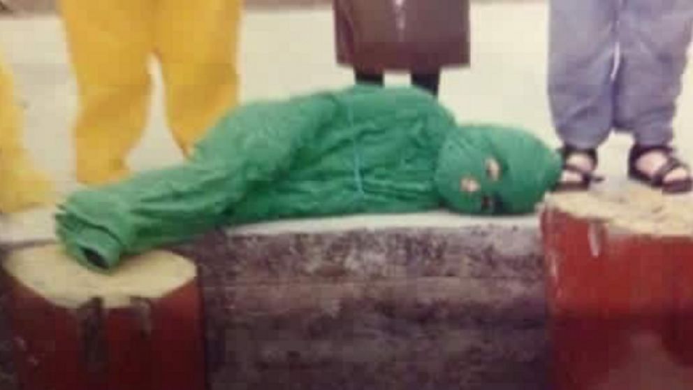 Furor por el hilo de Twitter que muestra los disfraces más extraños y desopilantes en los actos escolares.