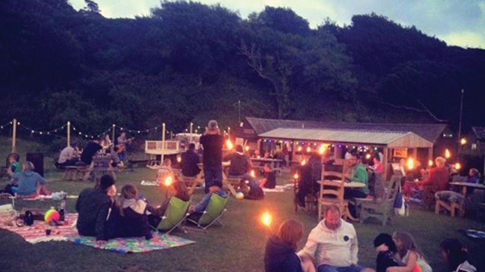 El episodio ocurrió en una popular cafetería de las playas de Cornualles (Inglaterra).