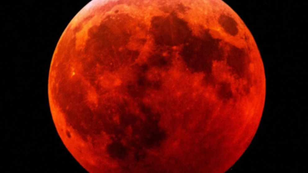 El eclipse afectará a los cambios laborales y a las relaciones de pareja, según los tarotistas.