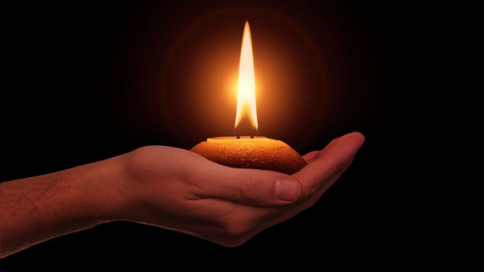 ¿Cuál es el ritual para atraer el amor durante la Luna de Sangre?