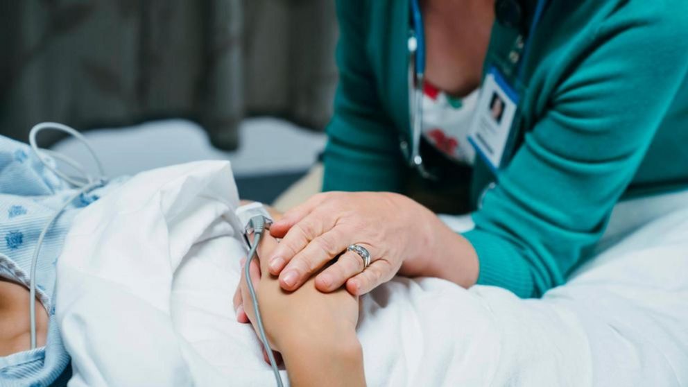 Un estudio vincularía la hepatitis aguda grave en niños con el coronavirus.