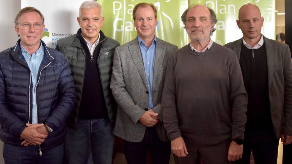 Entre R�os: Juli�n Dom�nguez y Gustavo Bordet lanzaron el Plan GanAr en la Provincia y encabezaron una jornada con productores av�colas.