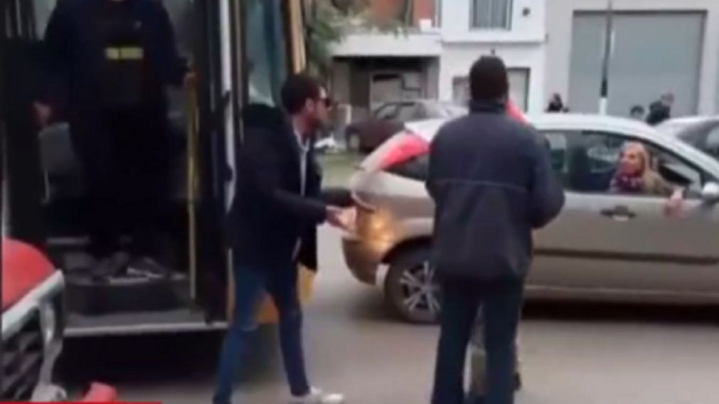 Piñas, persecución e insultos por un incidente de transito en Mar del plata.