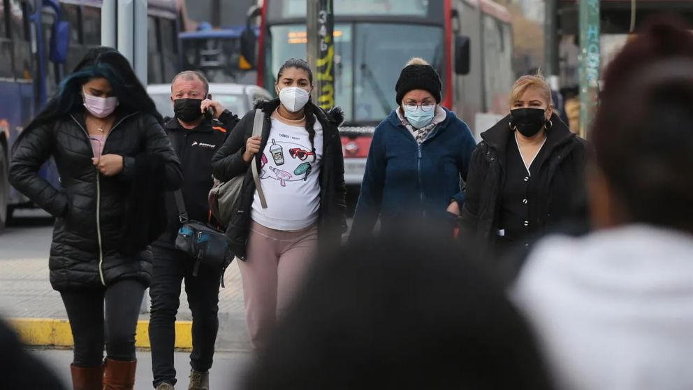 Covid: cuáles son los síntomas de la variante Ómicron BA.2 que predomina en Argentina (imagen ilustrativa/EFE).