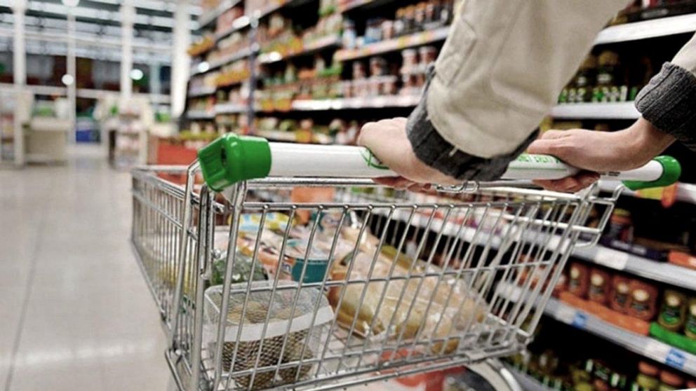 Llenar el changuito en el supermercado sigue siendo cada vez más caro.