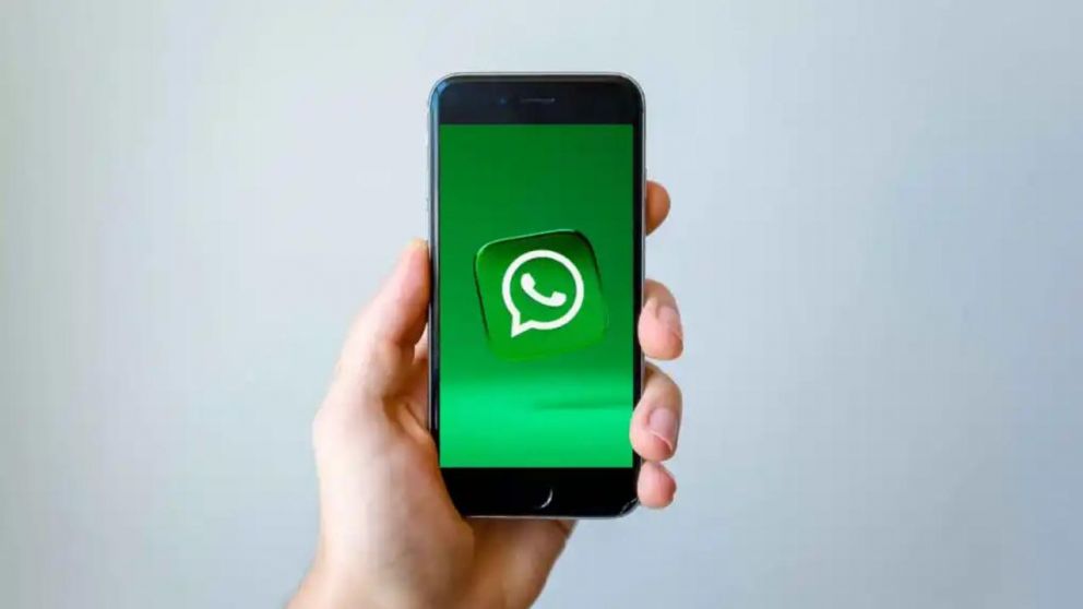 Así funciona el truco para saber quién te escribe en WhatsApp sin mirar el celulares.