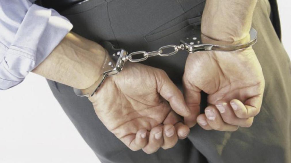 El sospechoso fue denunciado por las progenitoras de las menores.