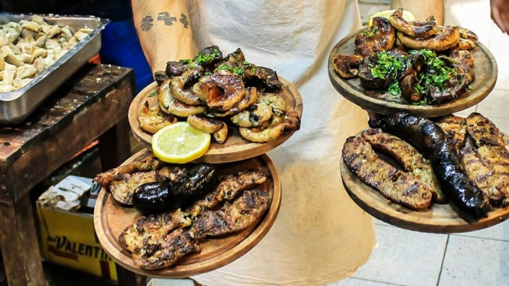 Las achuras, parte fundamental de toda parrilla libre.