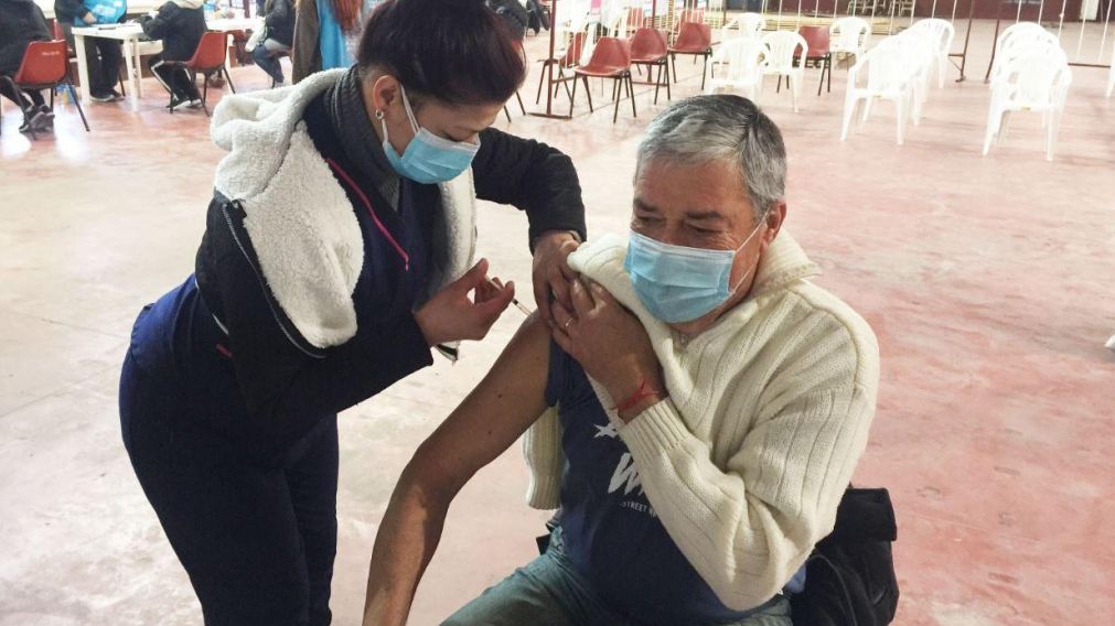 La cuarta dosis de la vacuna contra el coronavirus produce un aumento sustancial de la inmunidad, según los expertos (Crónica/Carlos Ventura).
