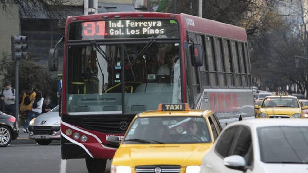 Este martes finalmente habrá colectivos en el interior del país.