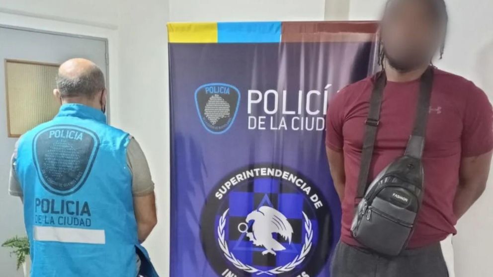 El detenido, de 32 años, de nacionalidad dominicana estaba prófugo desde 2019 (Policía de la Ciudad).