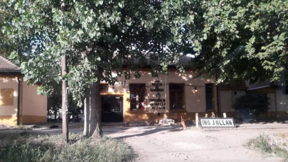 Los efectivos policiales de la comisar�a de Ingeniero Juan Allan se encargan de investigar el suceso.