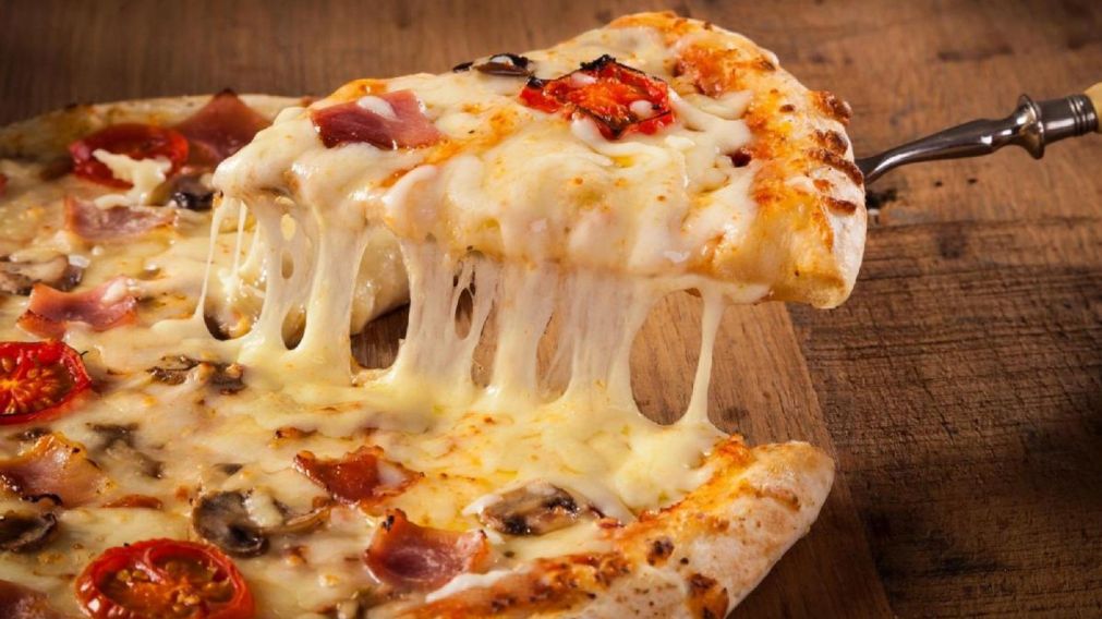 El menú constó de cuatro platos principales, un plato para niños y cuatro gaseosas.
